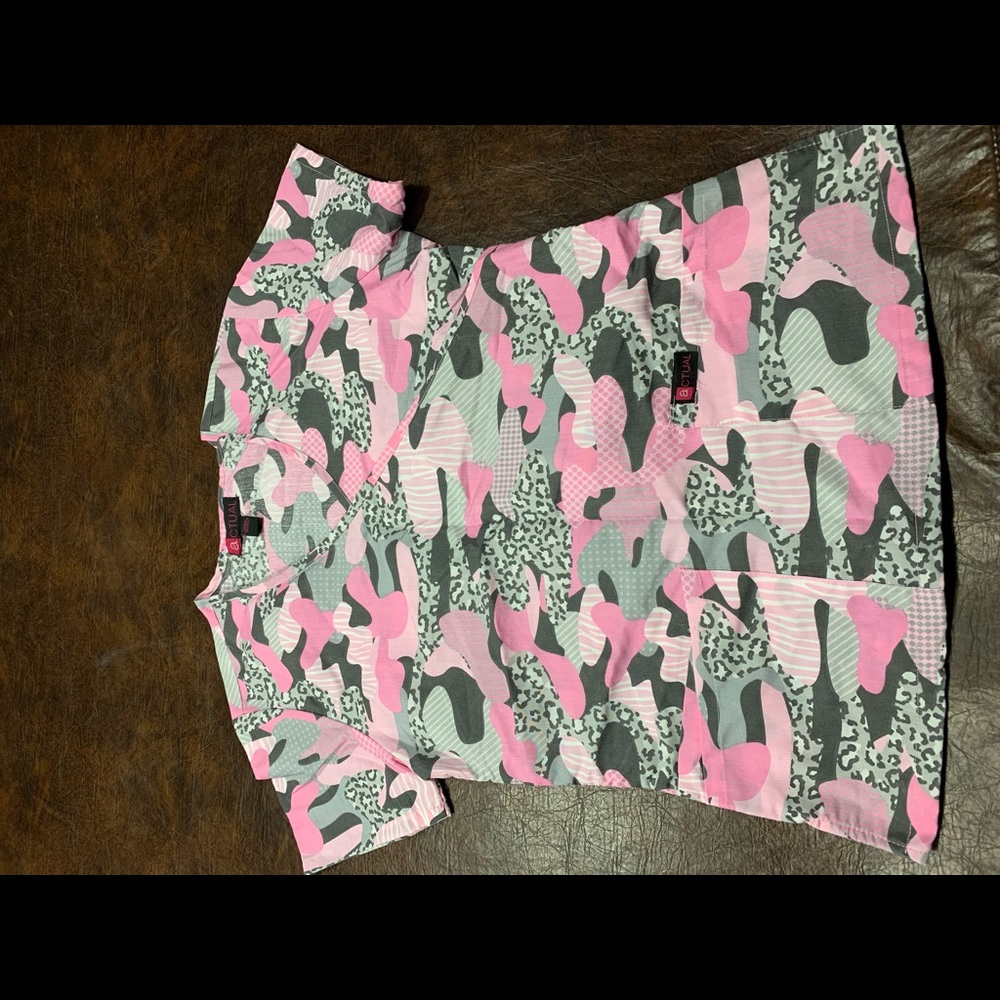 Scrub t shirt